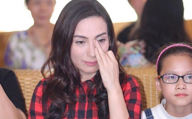 Nghe si Viet bi tan cong khi dien o hoi cho anh 8