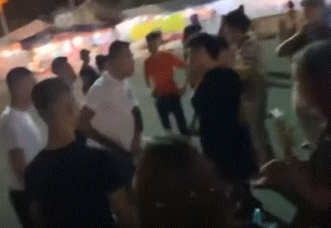 Canh ca si Du Thien bi vay danh sau khi dien o Vinh Phuc hinh anh