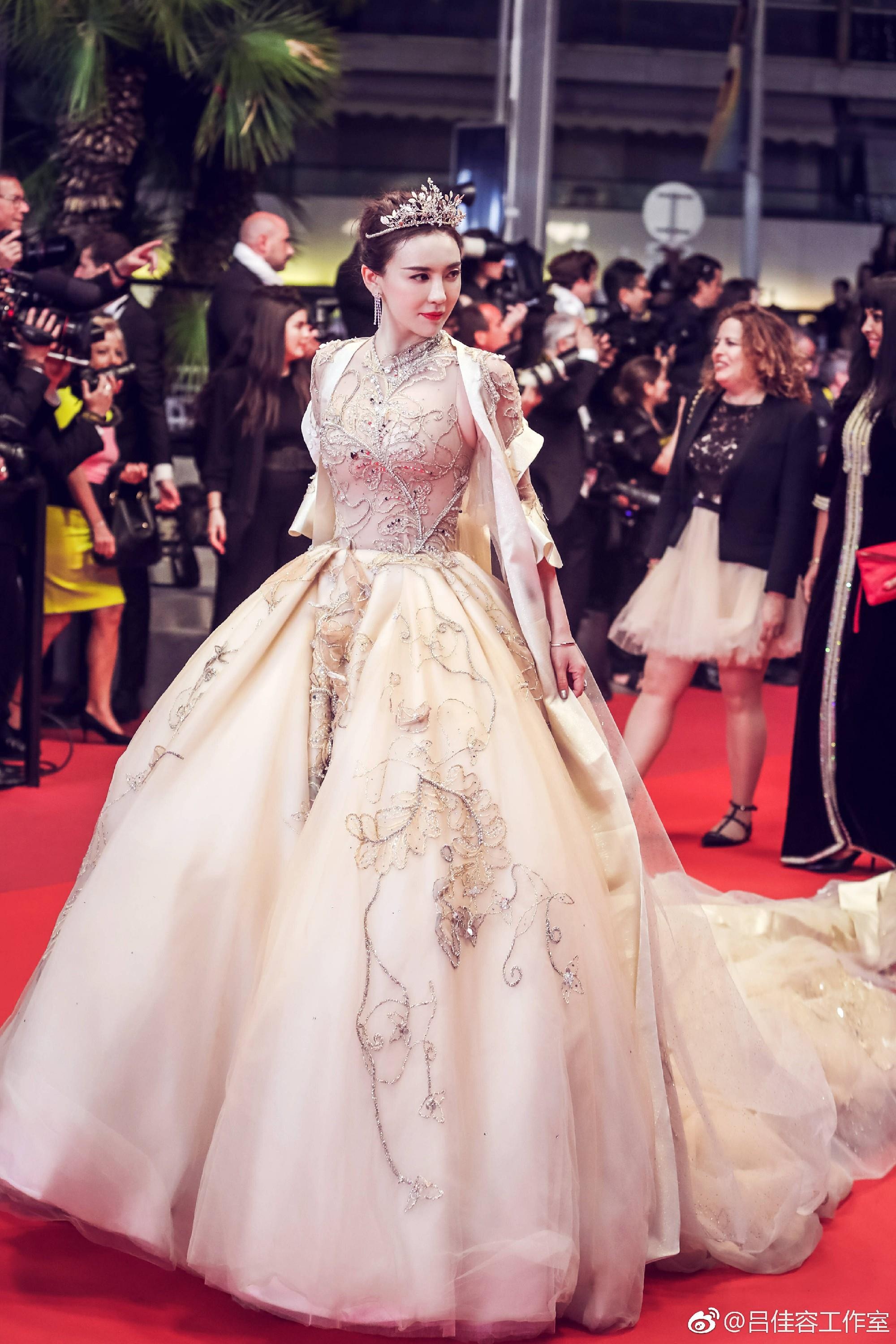 Lữ Giai Dung thảm đỏ Cannes ảnh 2 Lu Giai Dung tham do Cannes anh 2