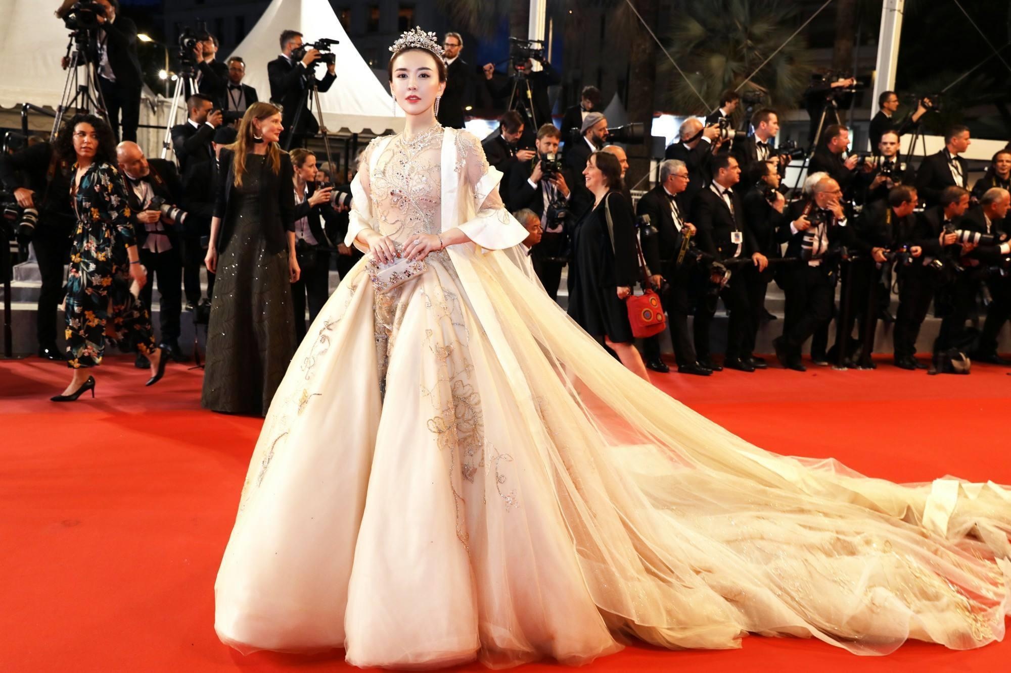 Lữ Giai Dung thảm đỏ Cannes ảnh 3 Lu Giai Dung tham do Cannes anh 3