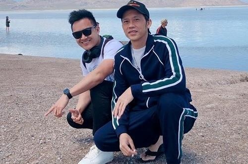 Con trai dang anh du lich voi nghe si Hoai Linh o My hinh anh