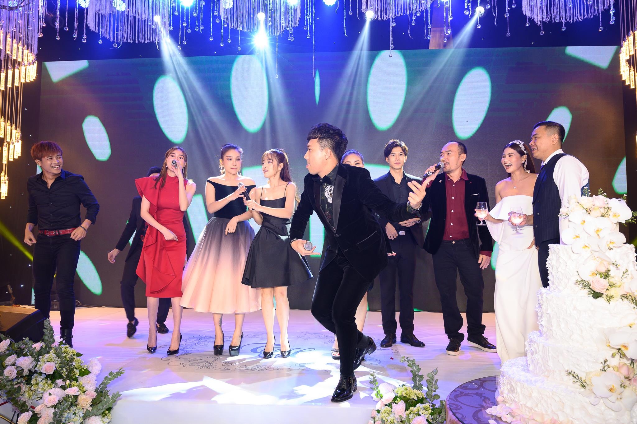 le cuoi dao dien Nhat Trung anh 2