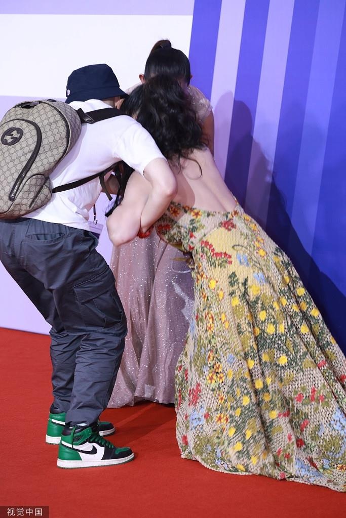 Lieu Nham nga tren tham do anh 3