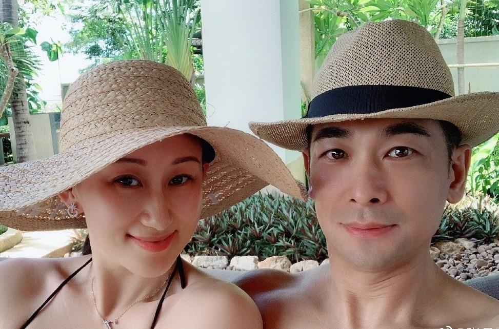 Vo chong Trieu Van Trac ky niem 13 nam ket hon hinh anh