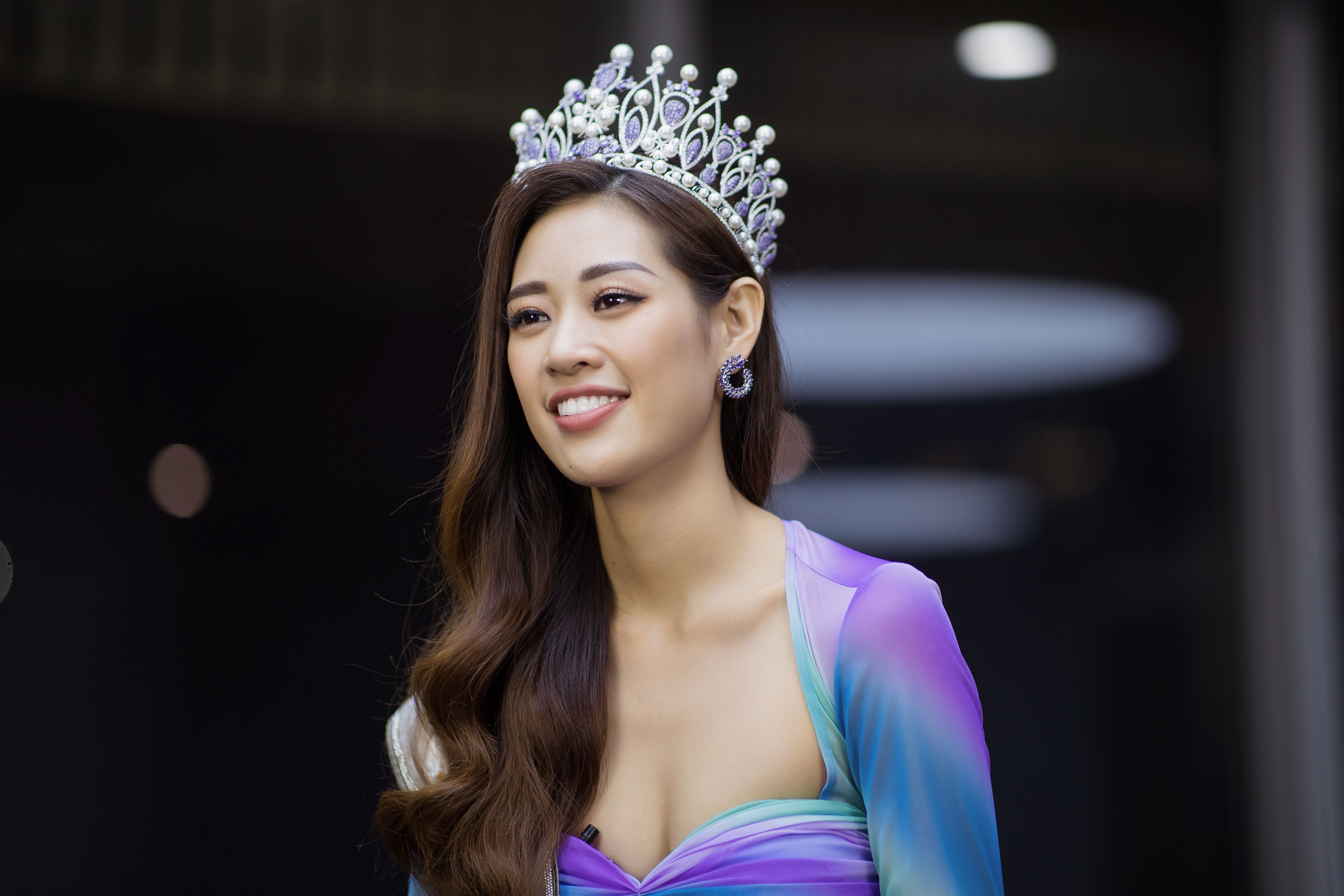 Khanh Van va Thuy Van thu tra loi cau hoi ung xu tai Miss Universe hinh anh