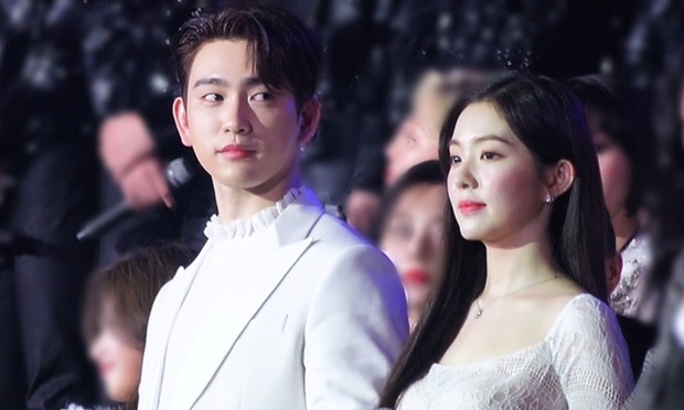 2 su co gay buc xuc trong dem nhac Han hinh anh