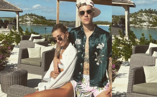 Justin Bieber va cac sao Hollywood quay quan ben gia dinh don nam moi hinh anh