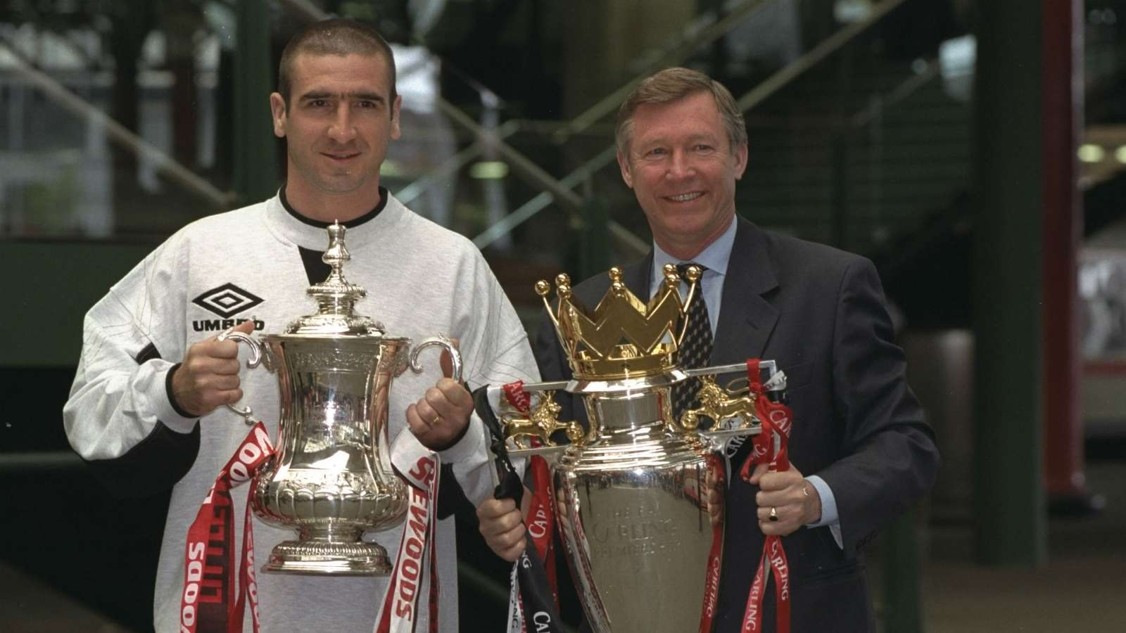 Cantona kungfu,  Cantona Man United,  Cantona dap co dong vien,  Ngoai hang Anh,  Premier League anh 2