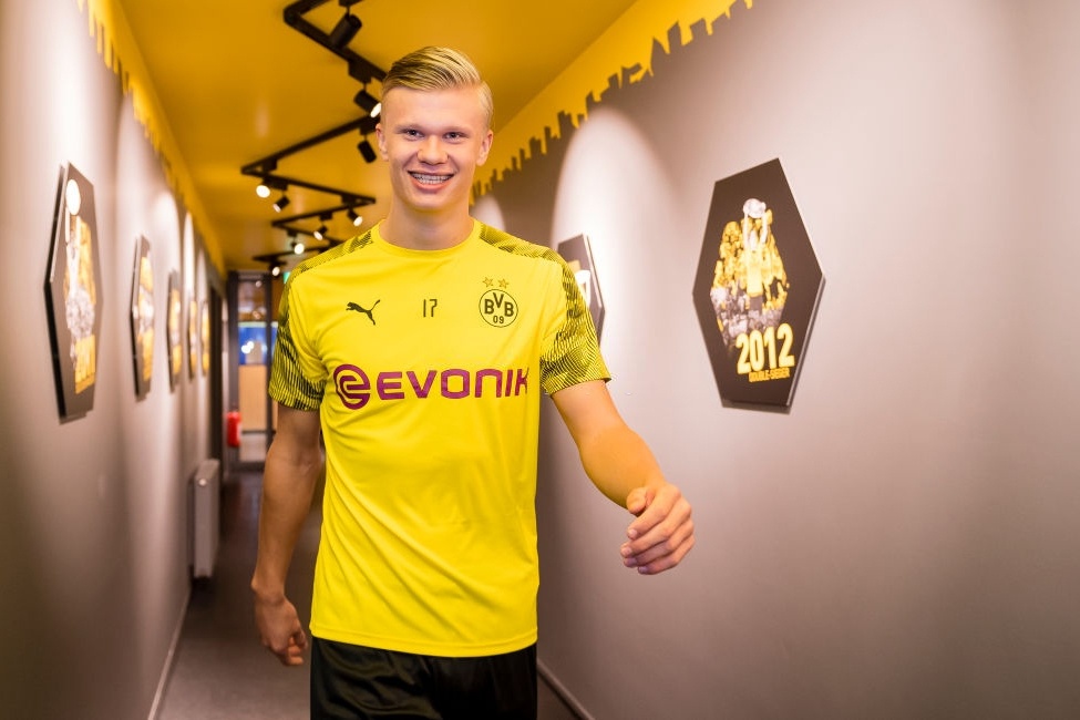 Haaland va su troi day cua 'sat thu co guong mat tre tho' hinh anh