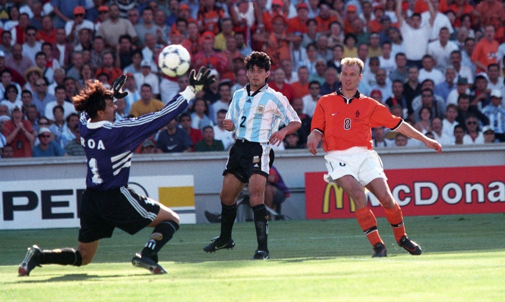 Dennis Bergkamp,  Johan Cruyff,  Bergkamp,  Pep Guardiola anh 3