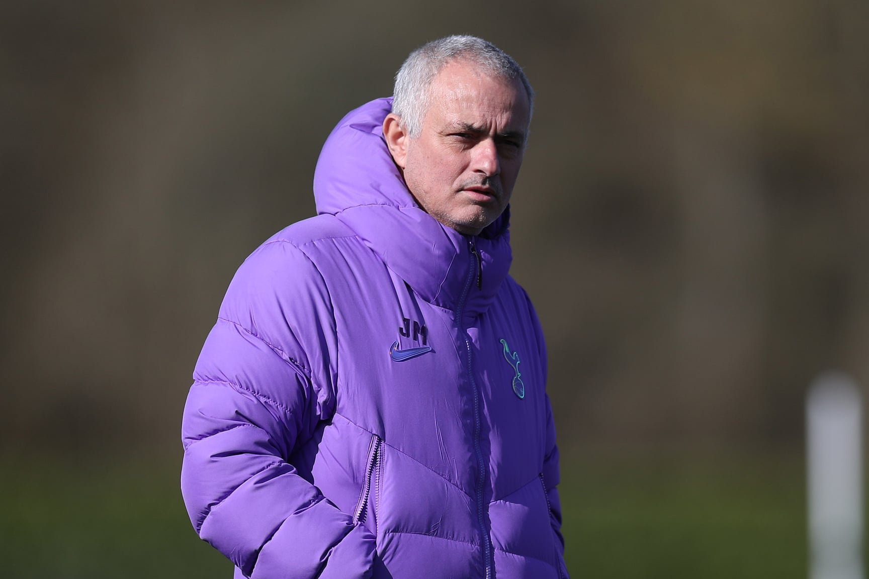 HLV Mourinho va 3 cau thu Tottenham vi pham quy dinh cach ly hinh anh