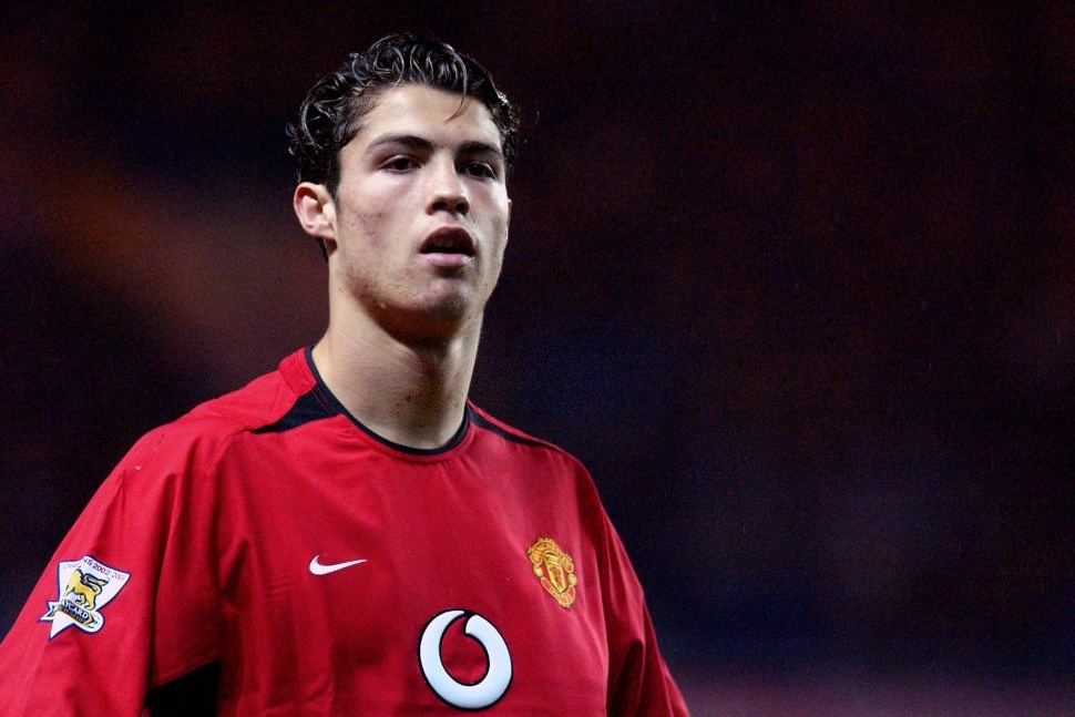 Tran dau dinh menh dua Cristiano Ronaldo toi MU hinh anh