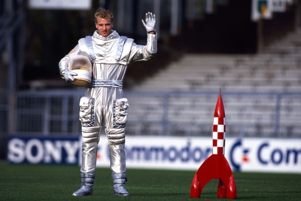 Con hoang loan khien Bergkamp khong bao gio bay hinh anh