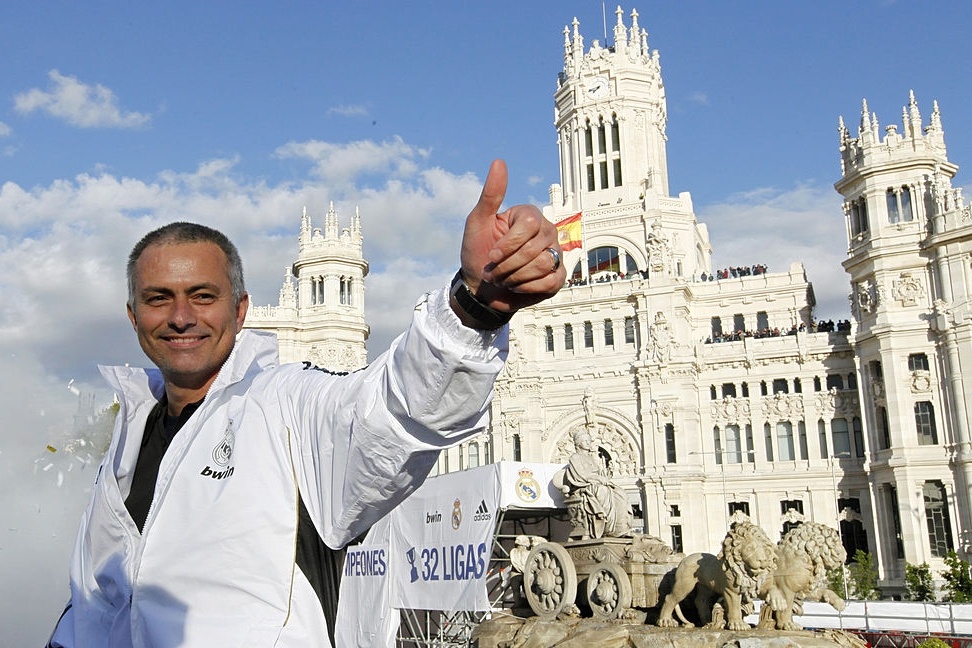 Real Madrid ha be Barca nho cuoc lat do cua Mourinho hinh anh