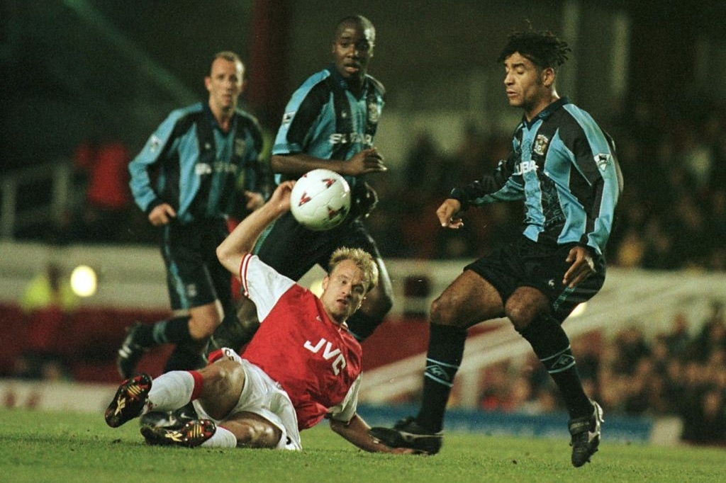 Dennis Bergkamp,  Arsenal,  Thierry Henry anh 4