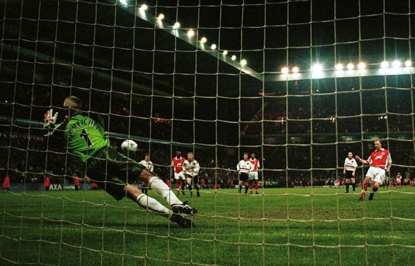 Man United,  Dennis Bergkamp,  Arsenal,  Premier League,  Champions League,  David Beckham,  MU anh 1