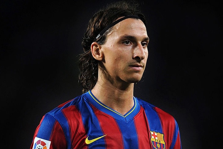 Ngay Messi day Ibrahimovic vao bong toi hinh anh