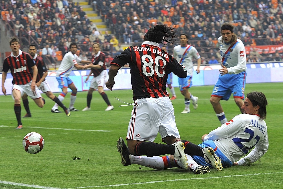 Ronaldinho,  AC Milan,  Pablo Alvarez anh 1
