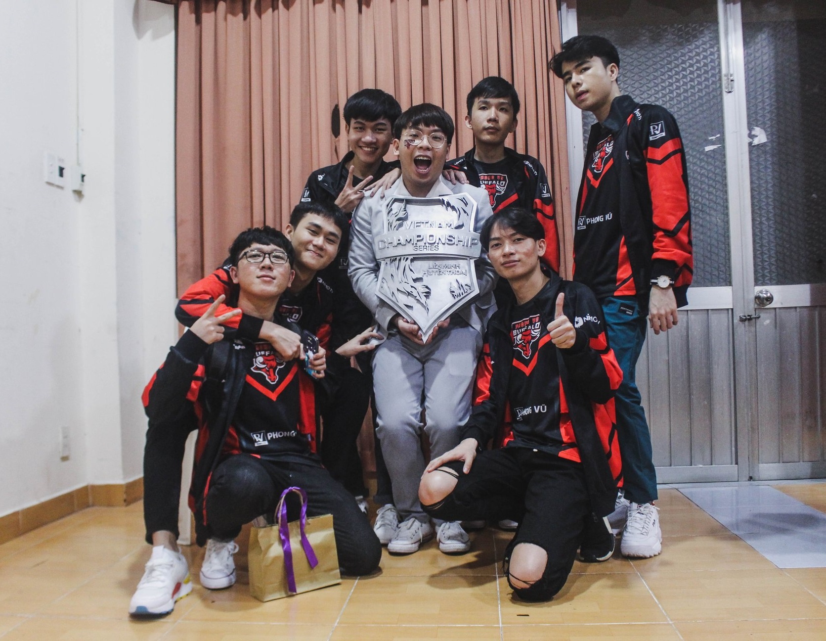 Lien Minh Huyen Thoai,  Saigon Buffalo,  VCS,  Mid-Season Invitational,  EVOS,  Team Flash anh 3