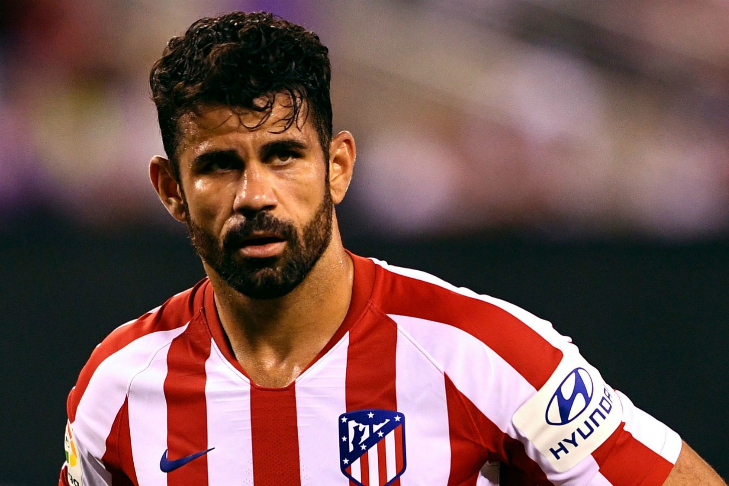 Diego Costa nhan an phat tu vi tron thue hinh anh