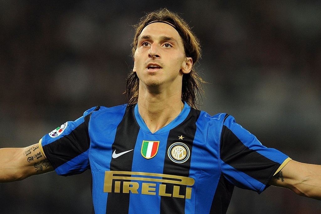 Ngay Ibrahimovic tro thanh vi cuu tinh cua Inter hinh anh