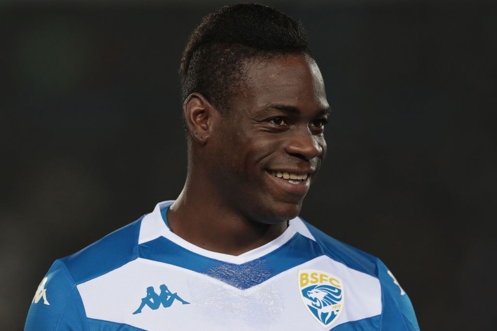 CLB Brescia kien Mario Balotelli va Mino Raiola hinh anh