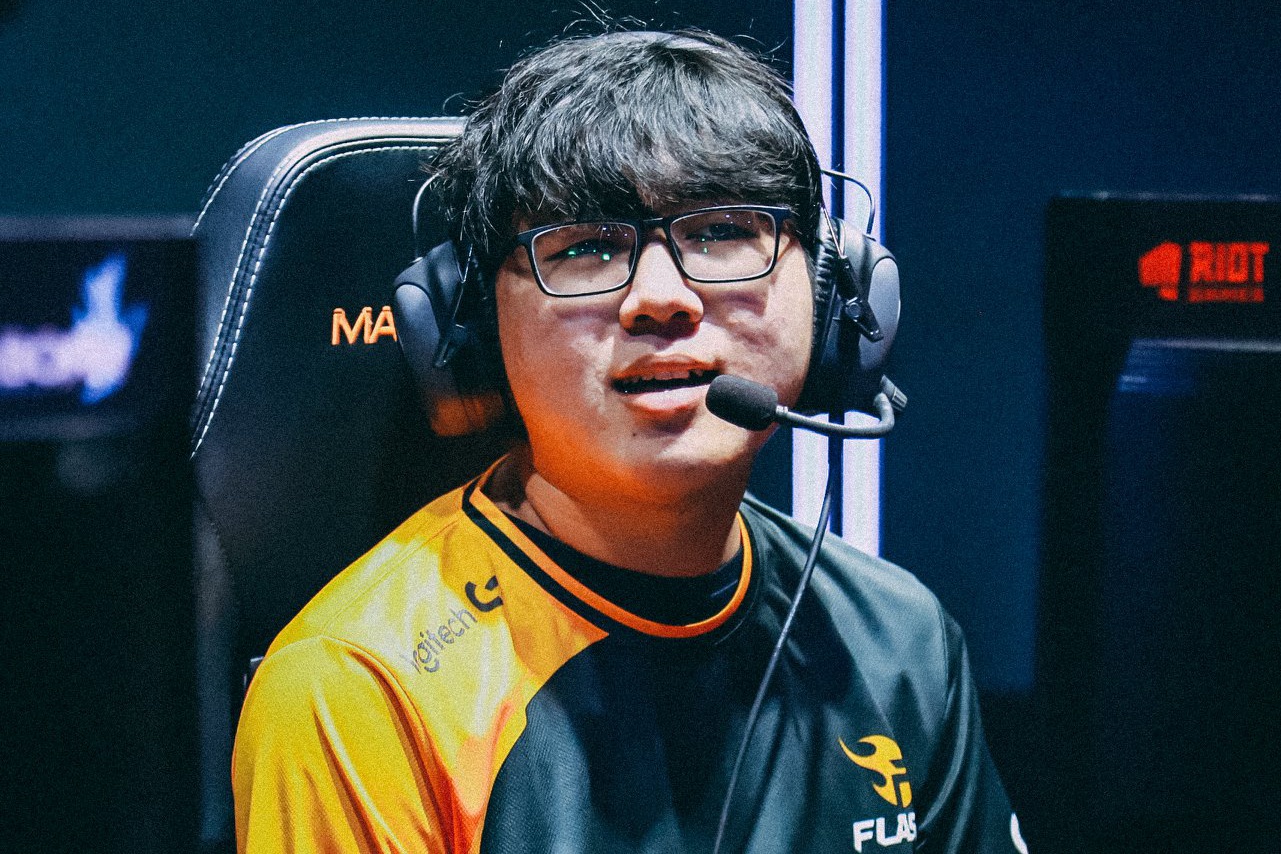 BLV Le Khoi: 'Van de cua Team Flash la ap luc' hinh anh