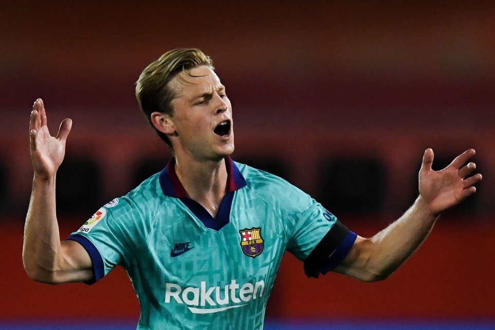 De Jong trut gian len doi ngu y te Barca hinh anh