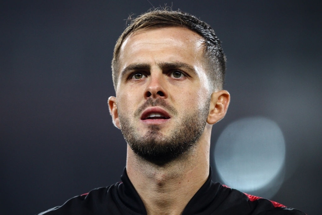 HLV Sarri tin Pjanic hanh phuc o Barca hinh anh