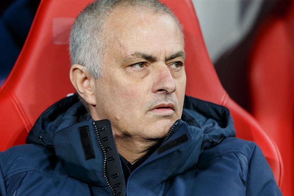 HLV Mourinho che trong tai va VAR vi mat penalty hinh anh