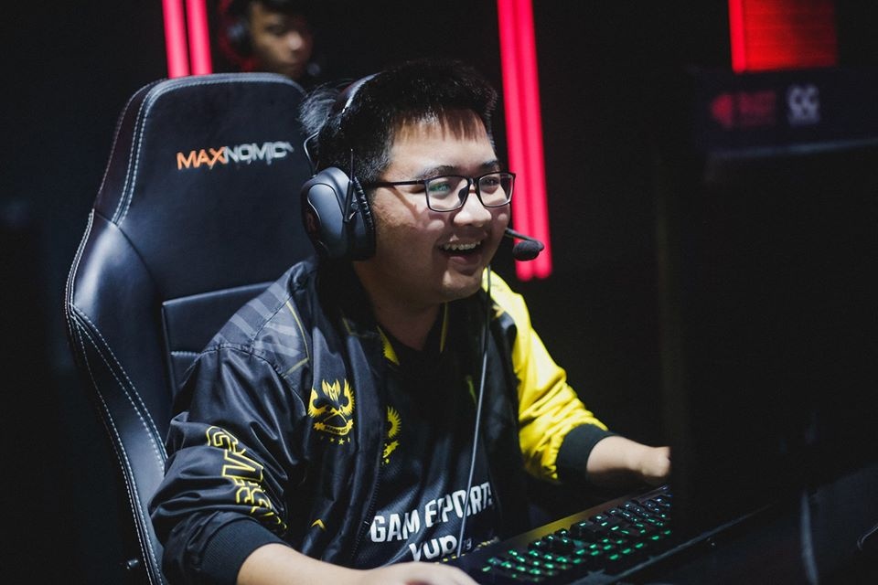 Team Flash va GAM Esports nhan thuong hon 3 ty dong hinh anh