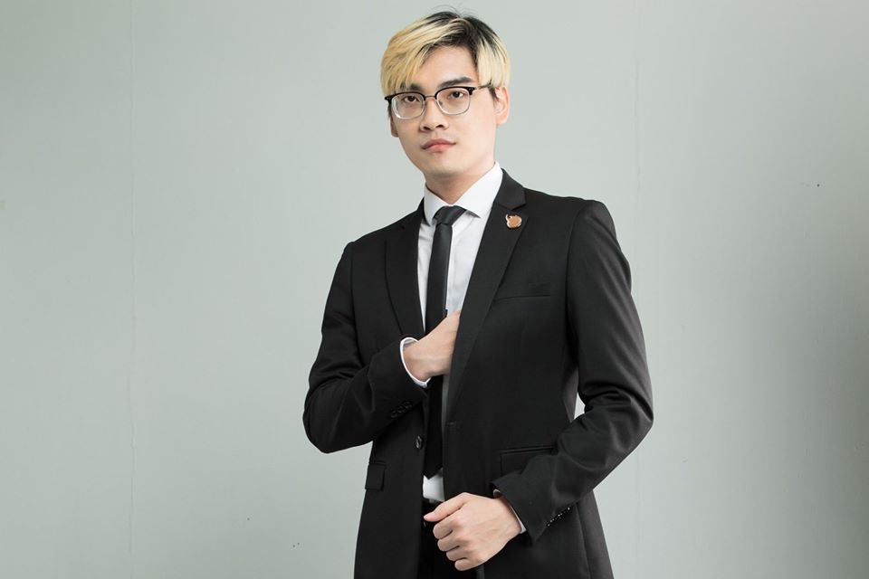 HLV Sergh: 'Toi se giup Team Flash bao ve ngoi vo dich' hinh anh