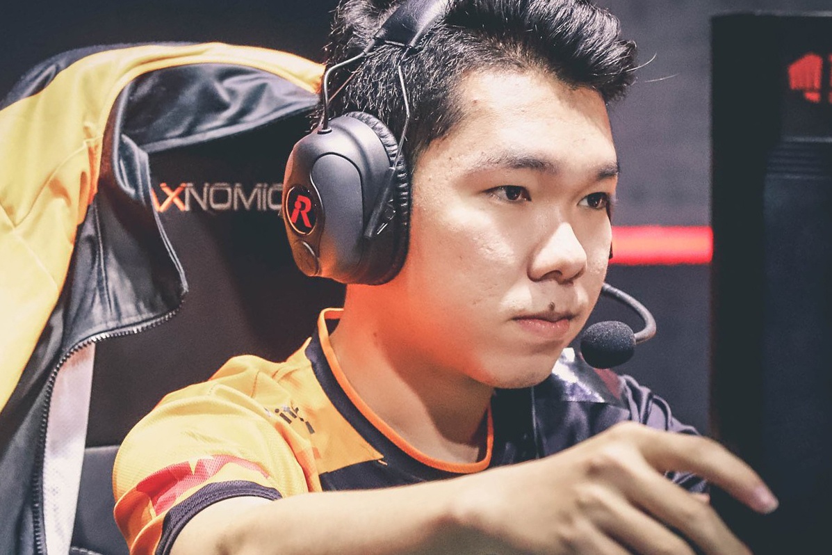 Team Flash chia tay doi truong Slayder hinh anh