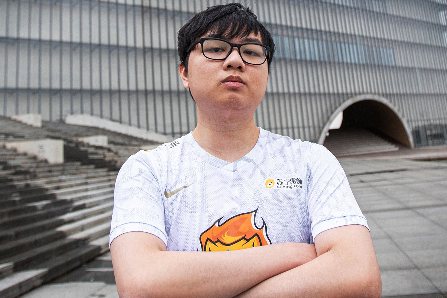 SofM sap gia han hop dong voi Suning hinh anh