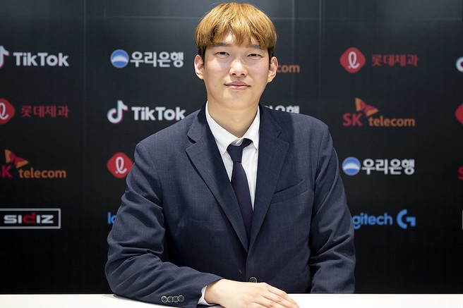 T1 chia tay 2 thanh vien ban huan luyen hinh anh