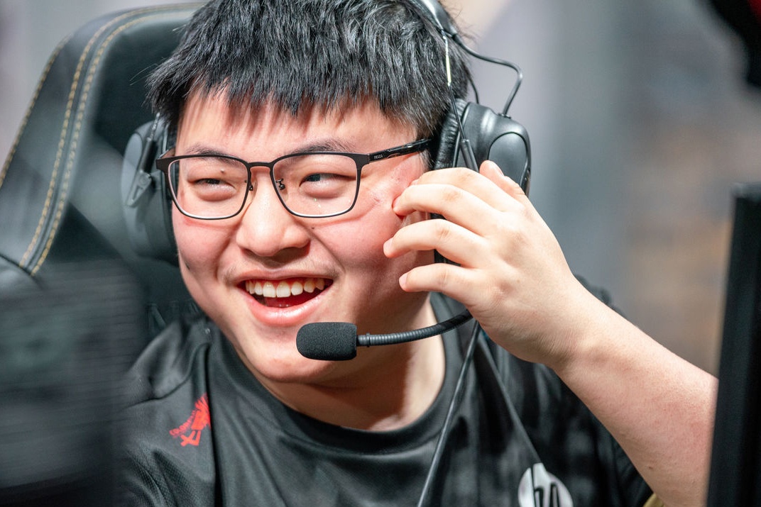 Uzi sap tro lai tai LPL mua xuan 2021 hinh anh