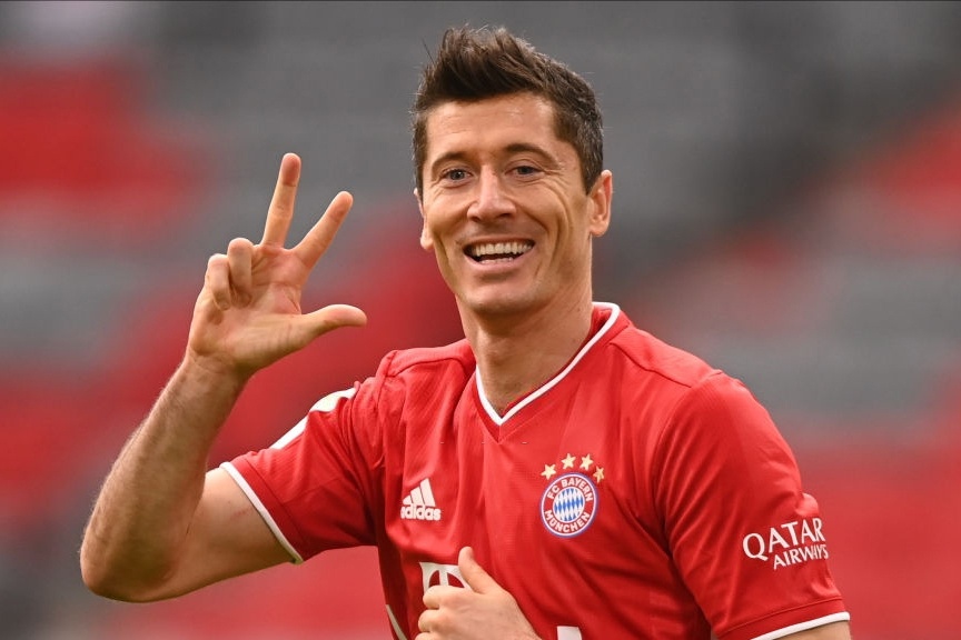 Lewandowski co lan thu hai vuot mat Ronaldo va Messi hinh anh