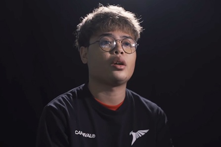 Doi thu cua Team Flash tu tin gianh vi tri nhat bang hinh anh