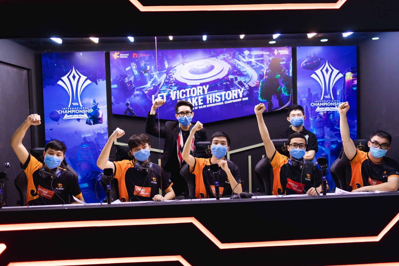 Team Flash,  Saigon Phantom,  BOX Gaming,  tien thuong Dau truong Danh vong anh 1