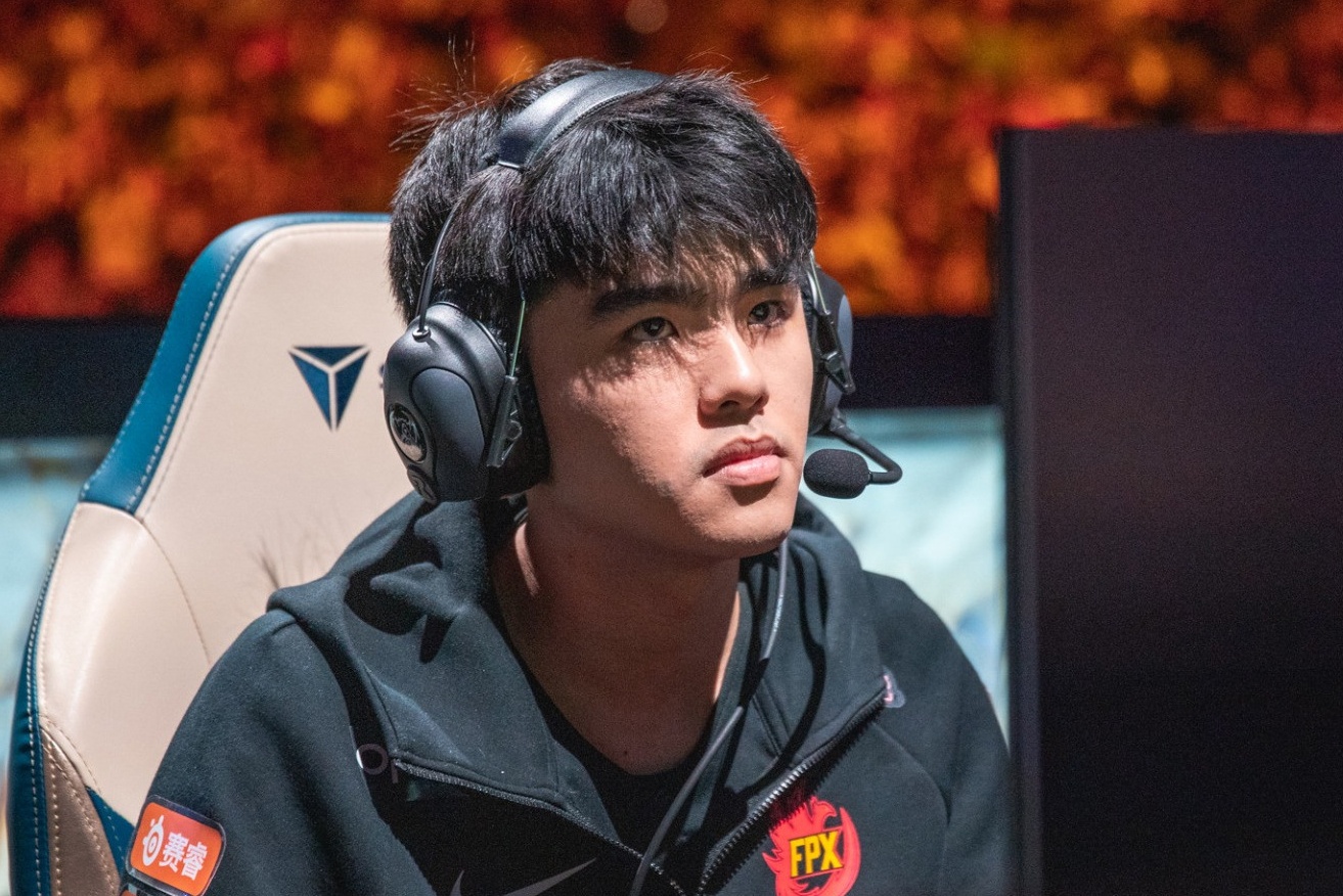 Cuu vo dich the gioi lap pentakill dau tien cua LPL mua xuan 2021 hinh anh