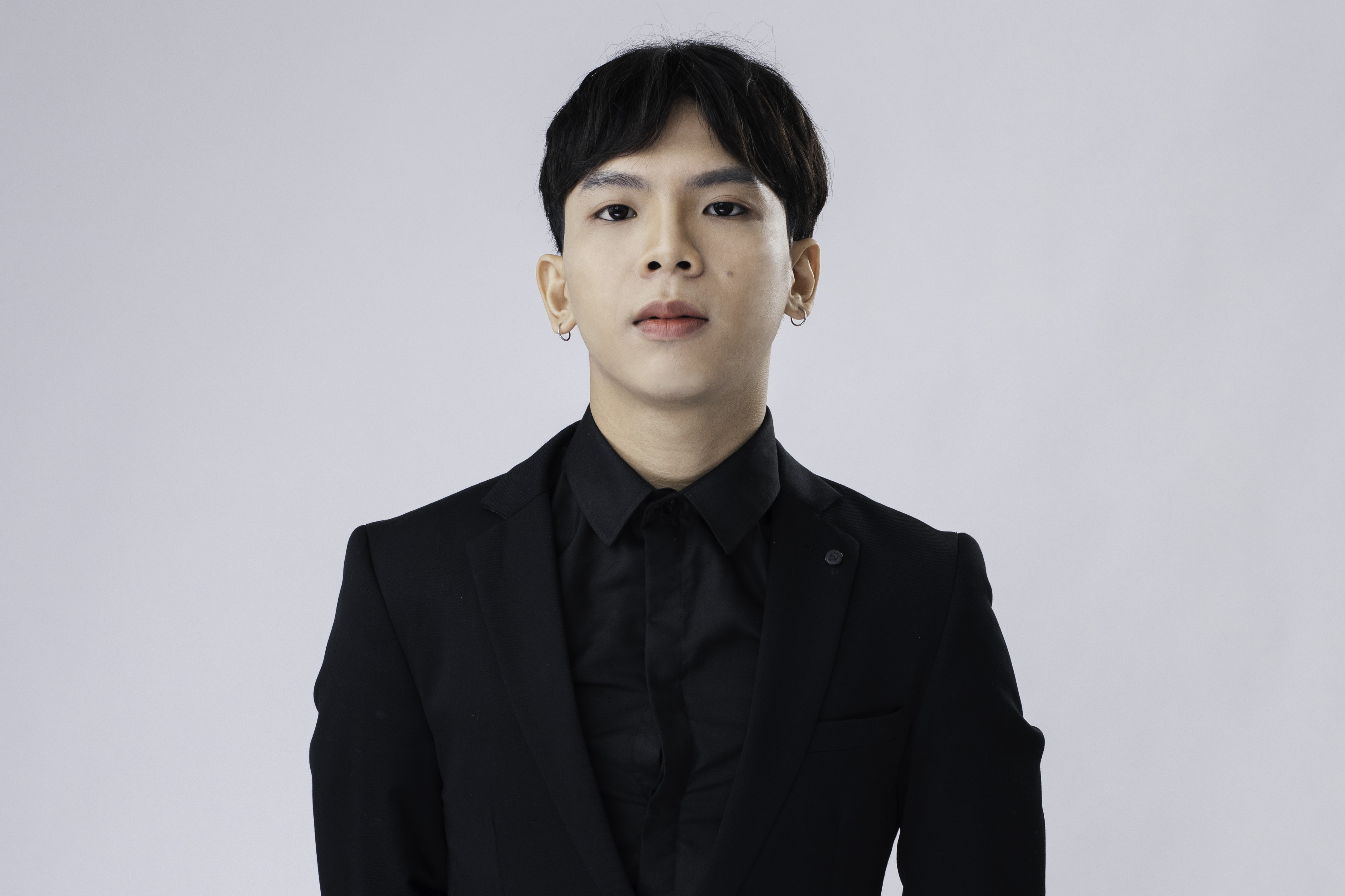 Saigon Buffalo gia han hop dong voi HLV Ren hinh anh