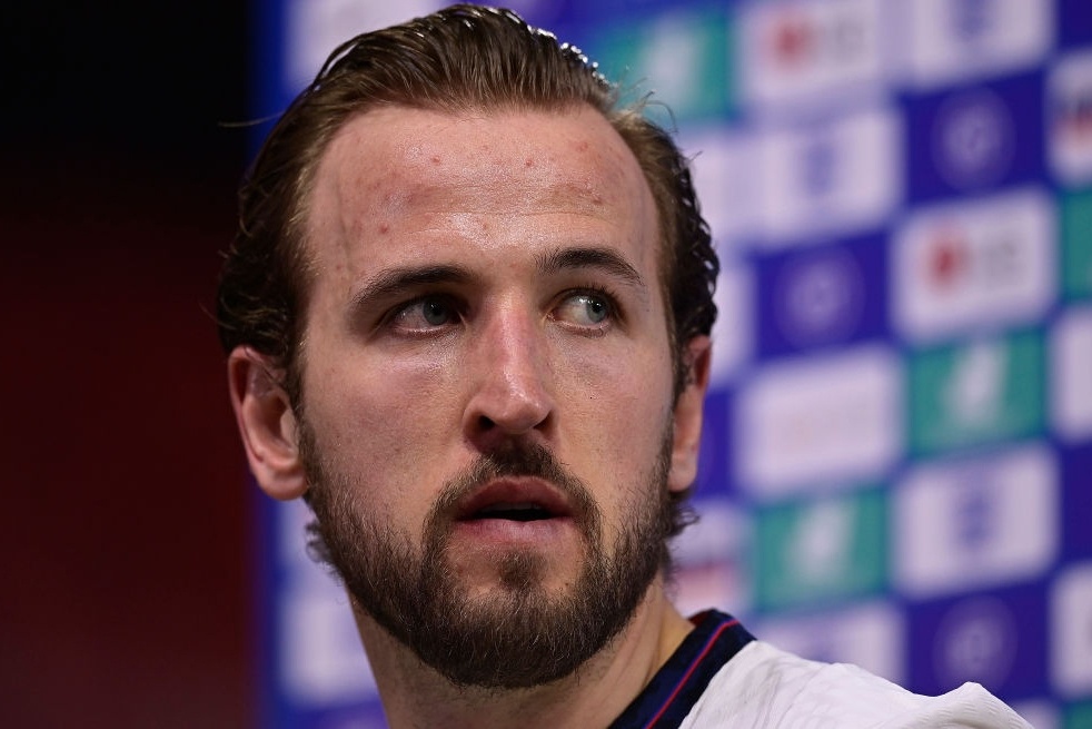 Tuyen Anh bay tren doi canh Harry Kane hinh anh