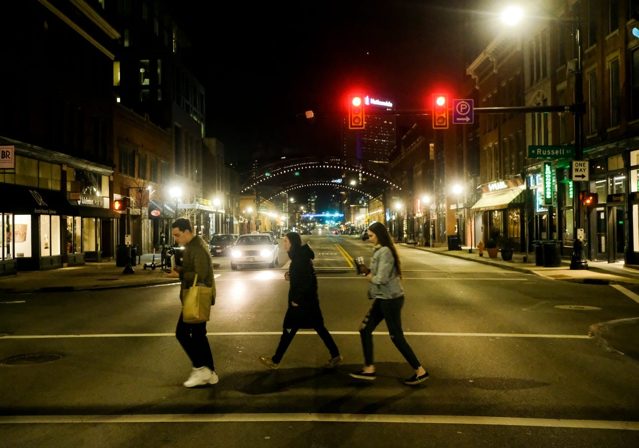 Covid-19 lay lan tai My anh 5