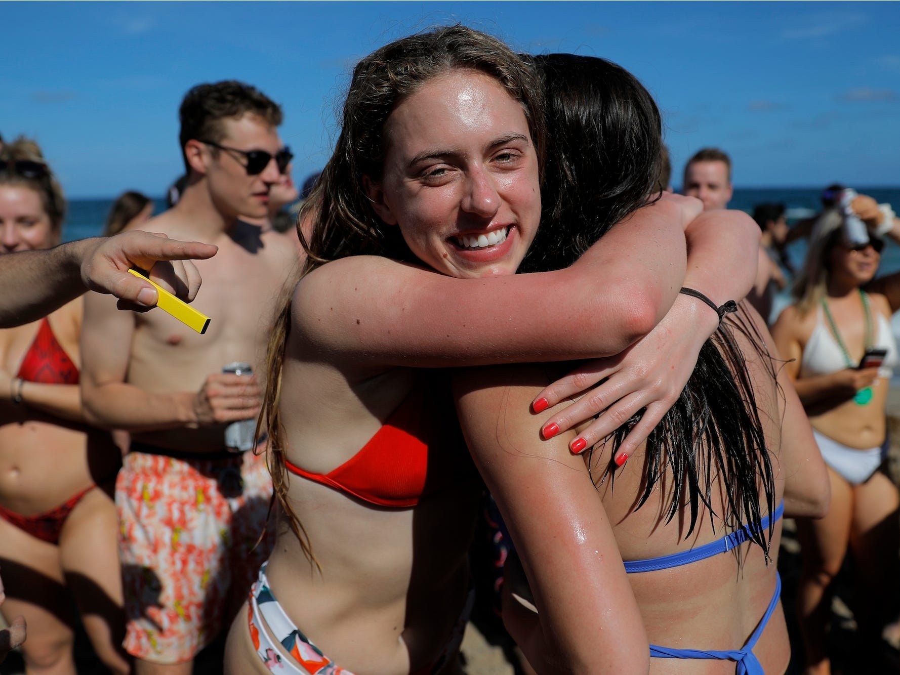 Bat chap dich benh, mot so bai bien My dong nghet sinh vien nghi xuan hinh anh