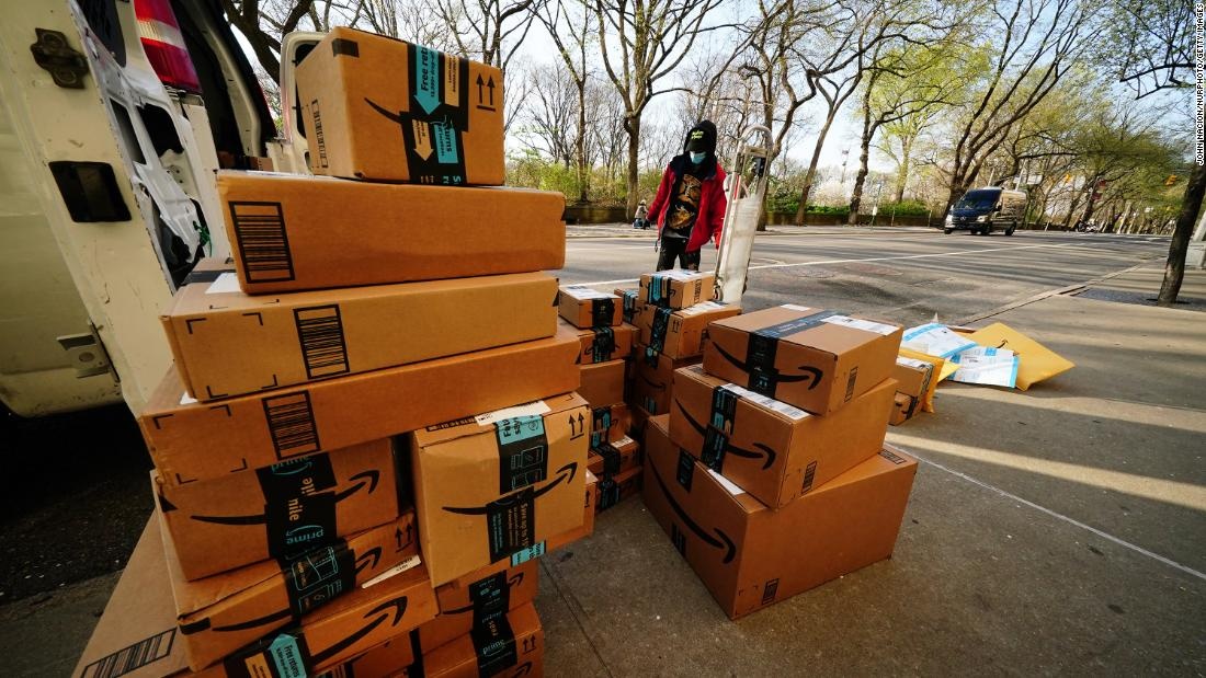 Dich Covid-19 mo dau ky nguyen thong tri cua Amazon hinh anh