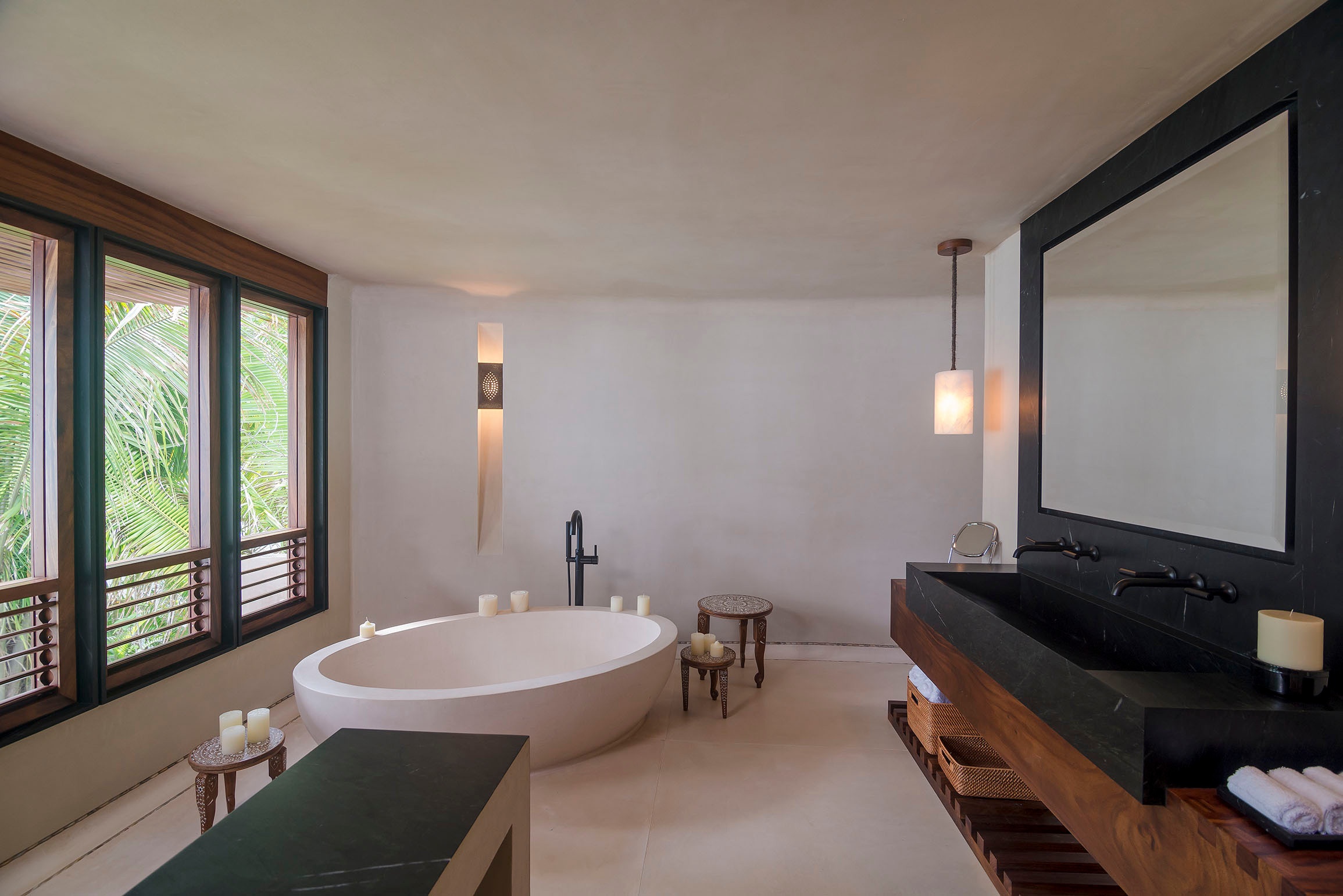 ban dao dien ra show Too Hot To Handle anh 3