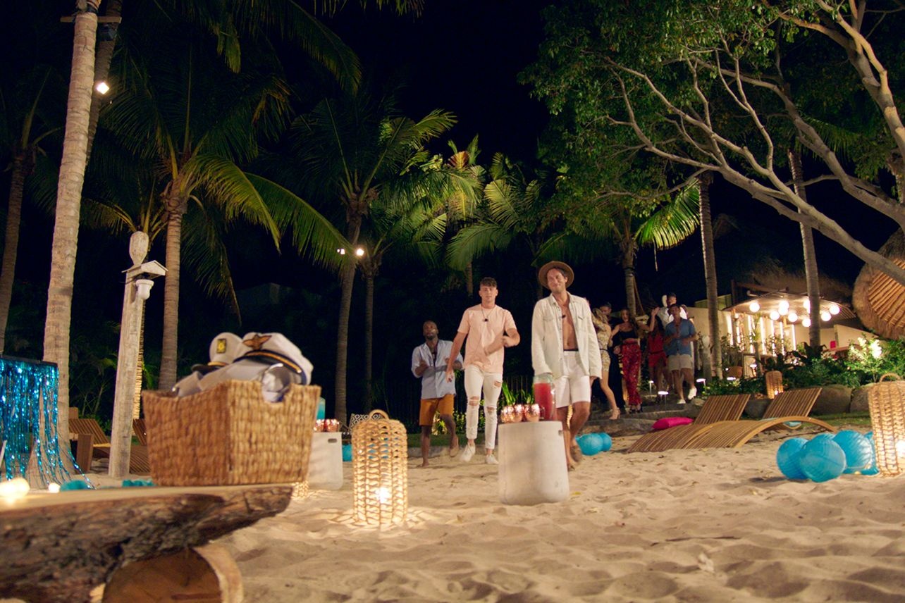 ban dao dien ra show Too Hot To Handle anh 7