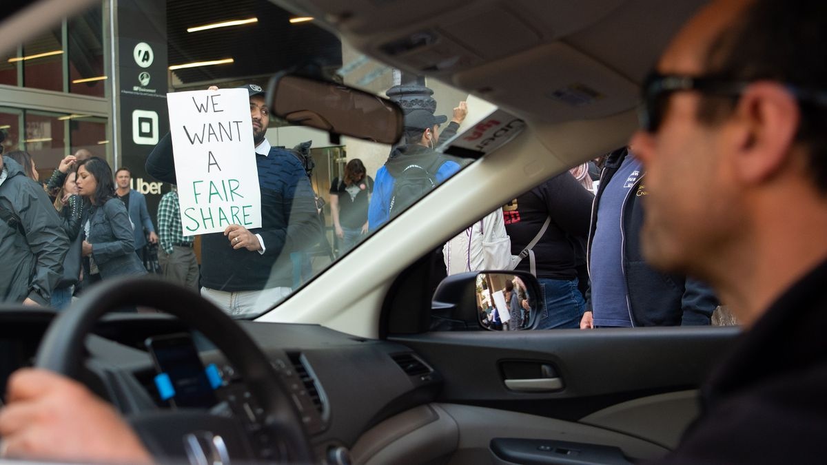 Xem tai xe la doi tac, Uber va Lyft bi kien hinh anh