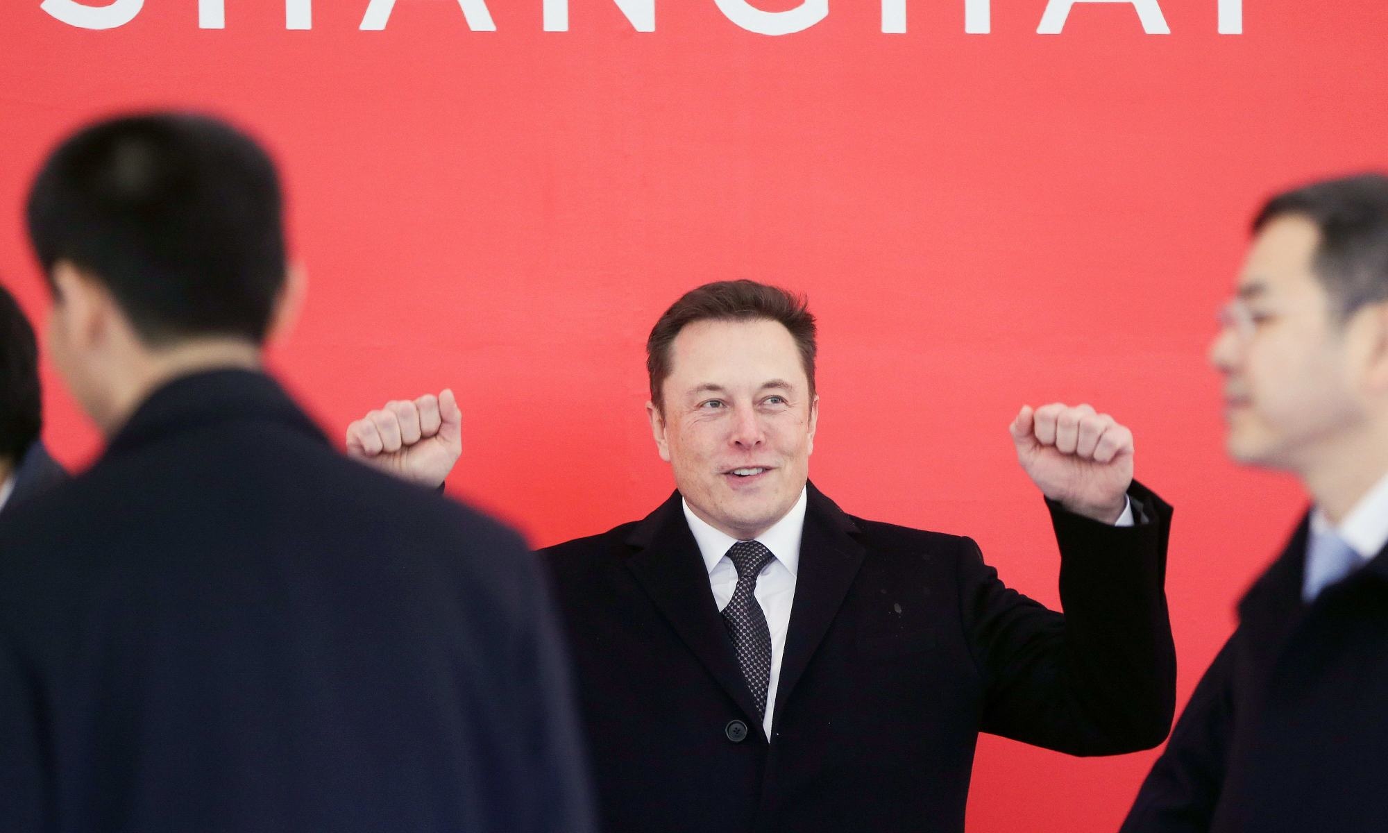 Elon Musk nhan khoan thuong dau tien hon 700 trieu USD tu Tesla hinh anh