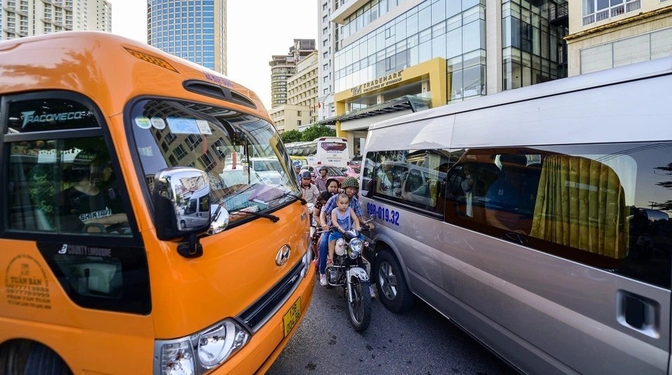 Bat buoc xe du lich theo tuyen phai co phu hieu tu 1/9 hinh anh